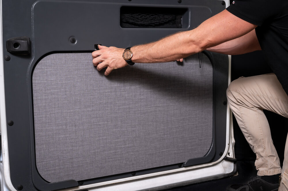 HideMyTable als Verkleidung an der Schiebetür, Tisch eingeklappt